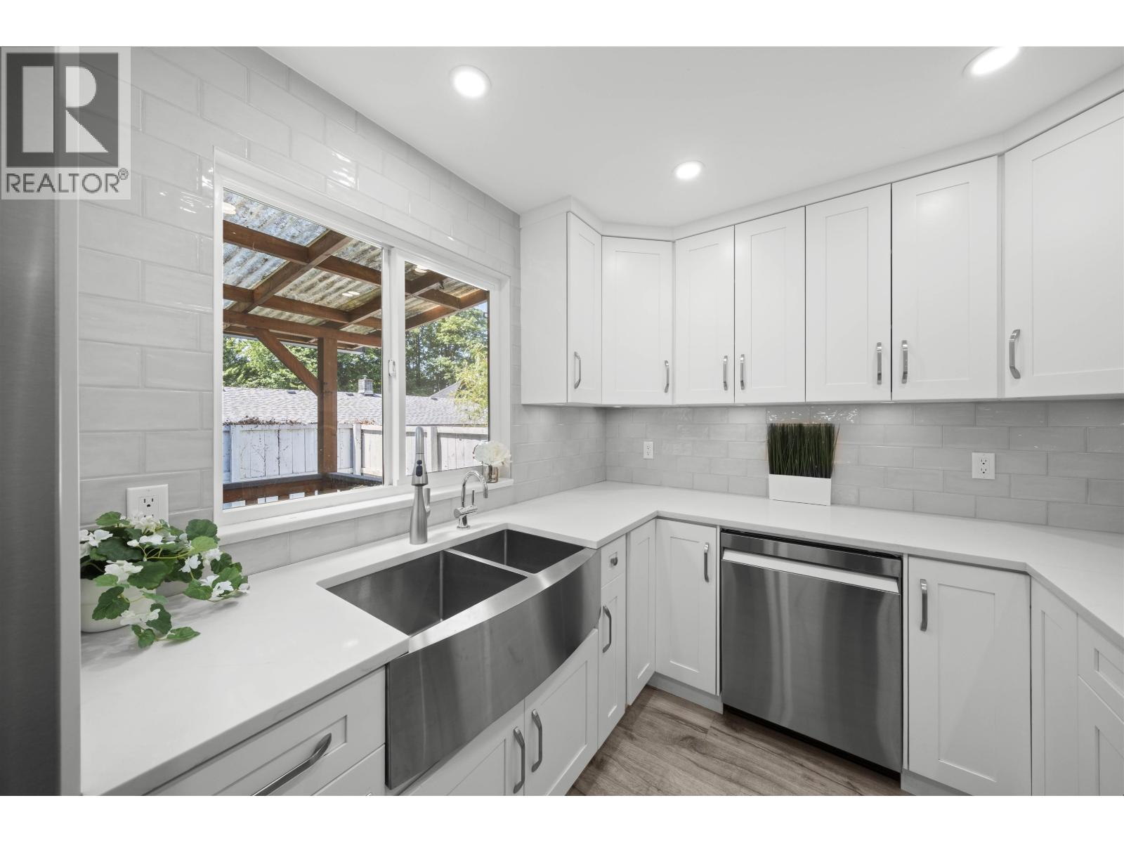 Photo 34 of 8 12123 222 Street, Maple Ridge BC