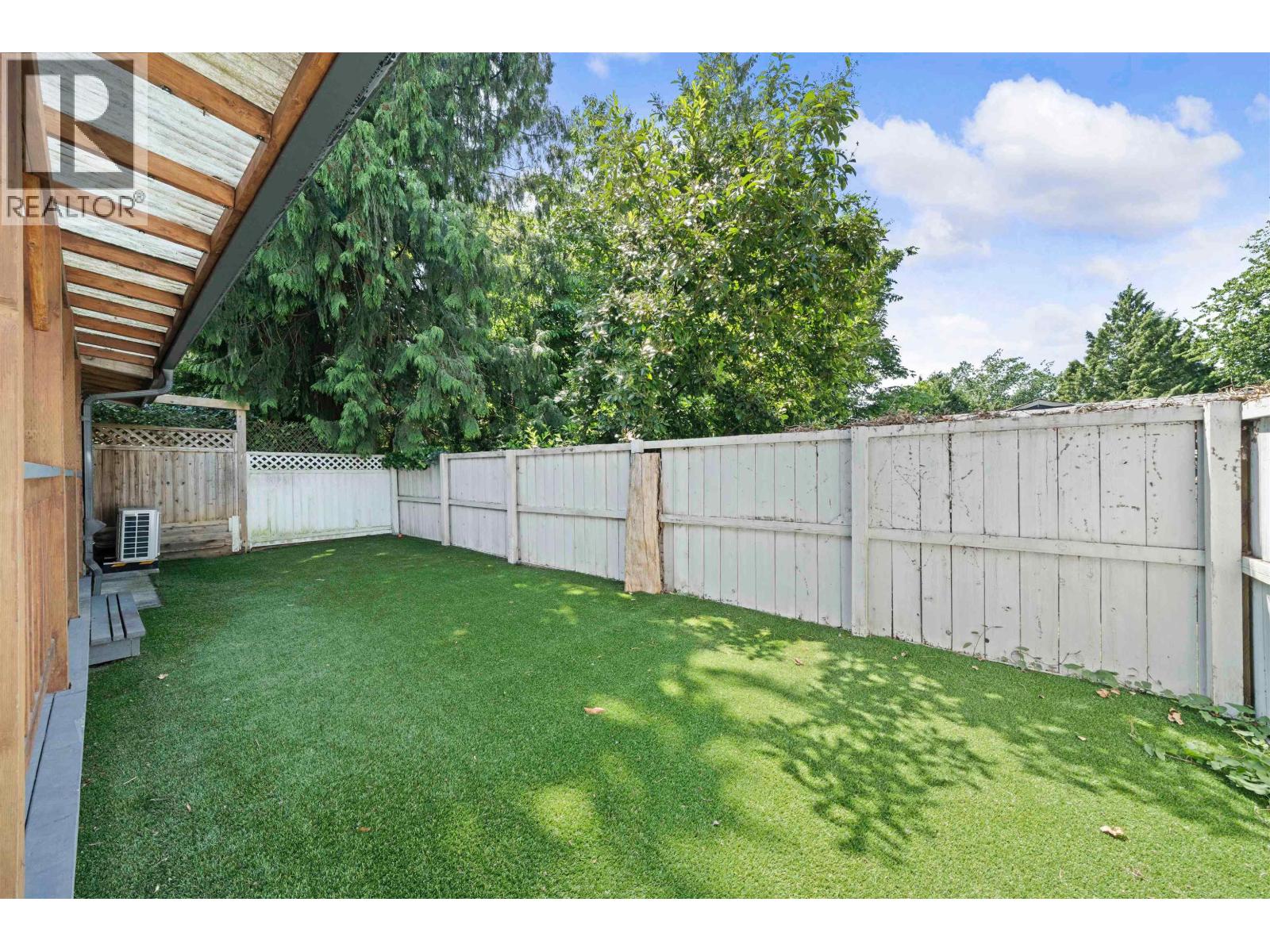 Photo 8 of 8 12123 222 Street, Maple Ridge BC