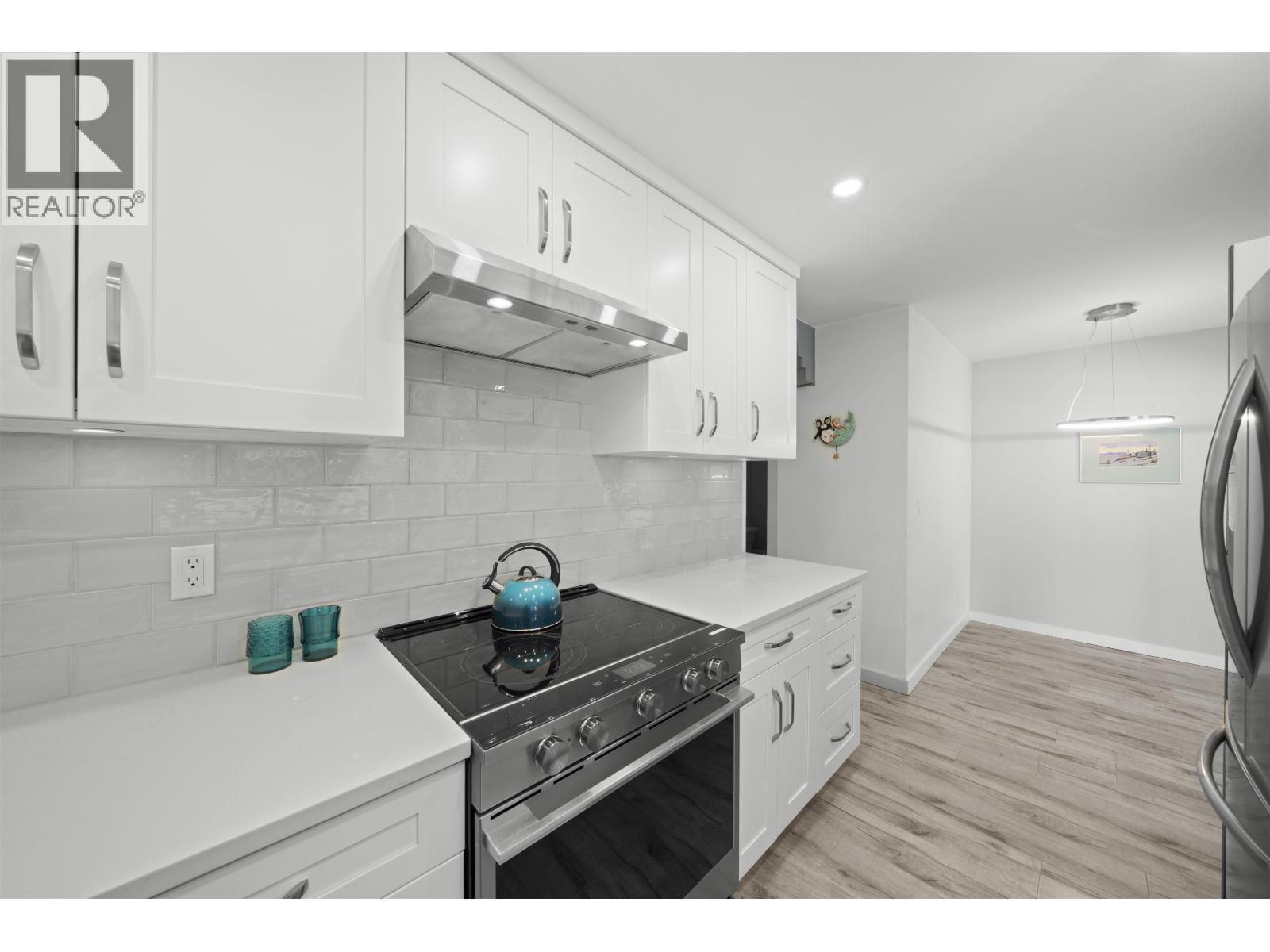 Photo 10 of 8 12123 222 Street, Maple Ridge BC