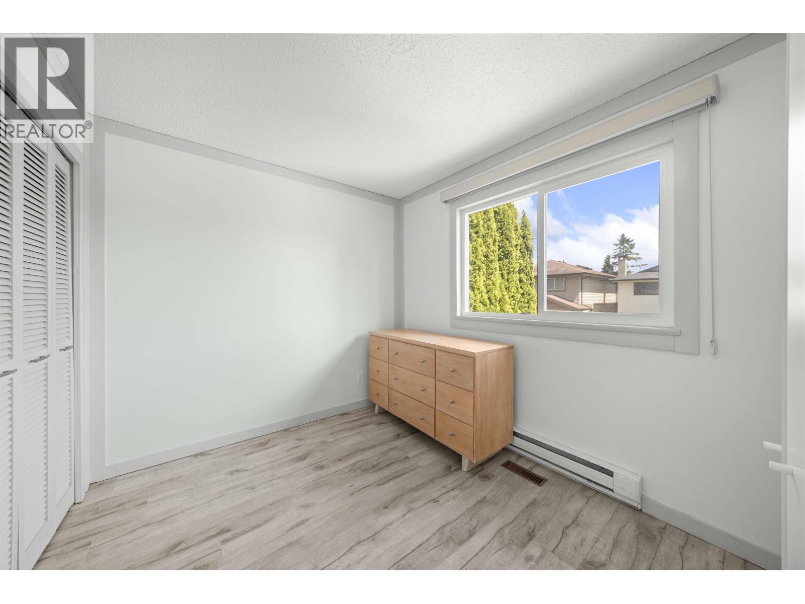 Photo 1 of 8 12123 222 Street, Maple Ridge BC