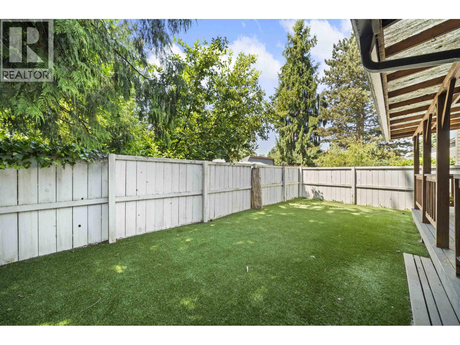 Photo 5 of 8 12123 222 Street, Maple Ridge BC