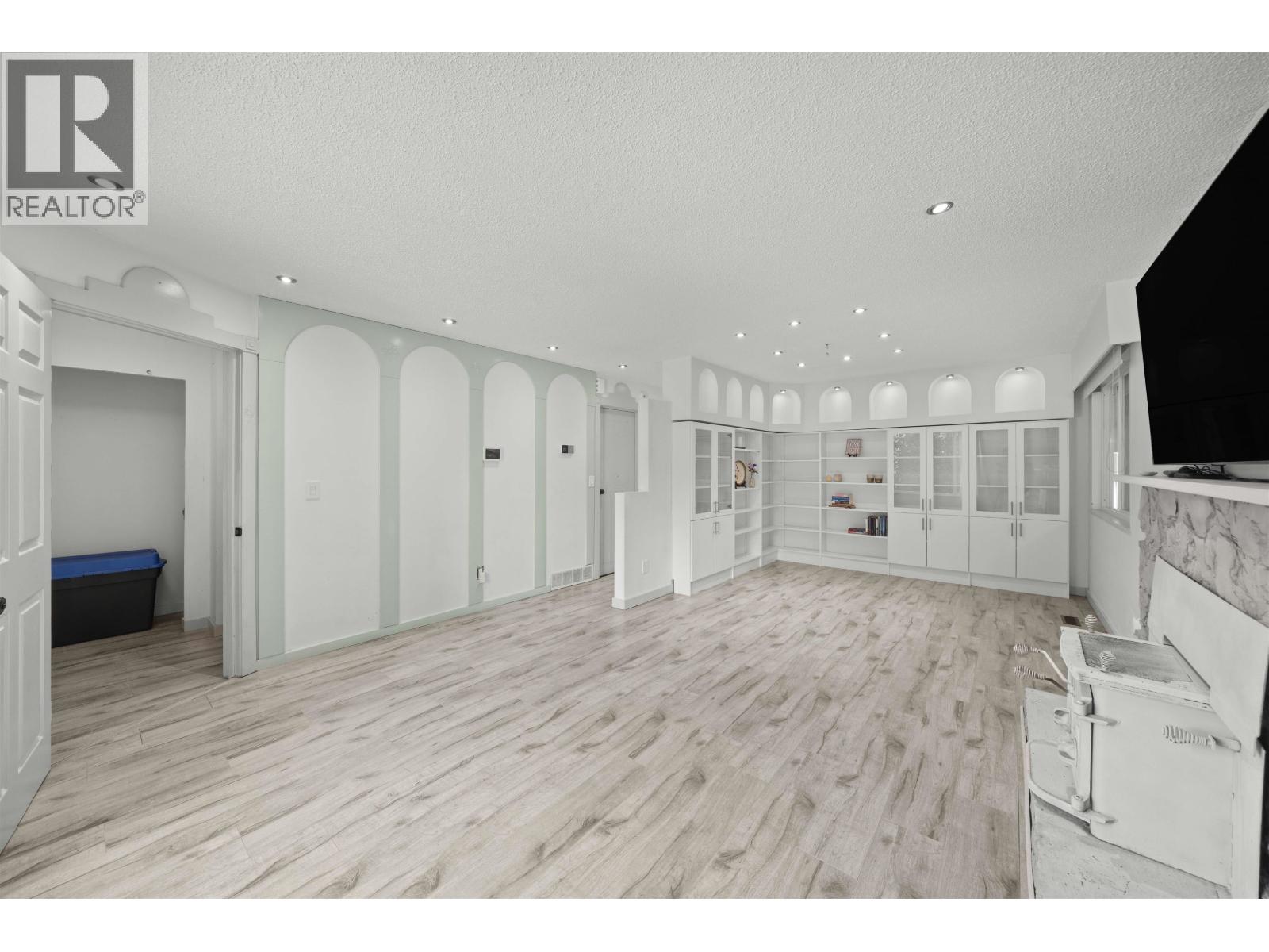Photo 7 of 8 12123 222 Street, Maple Ridge BC