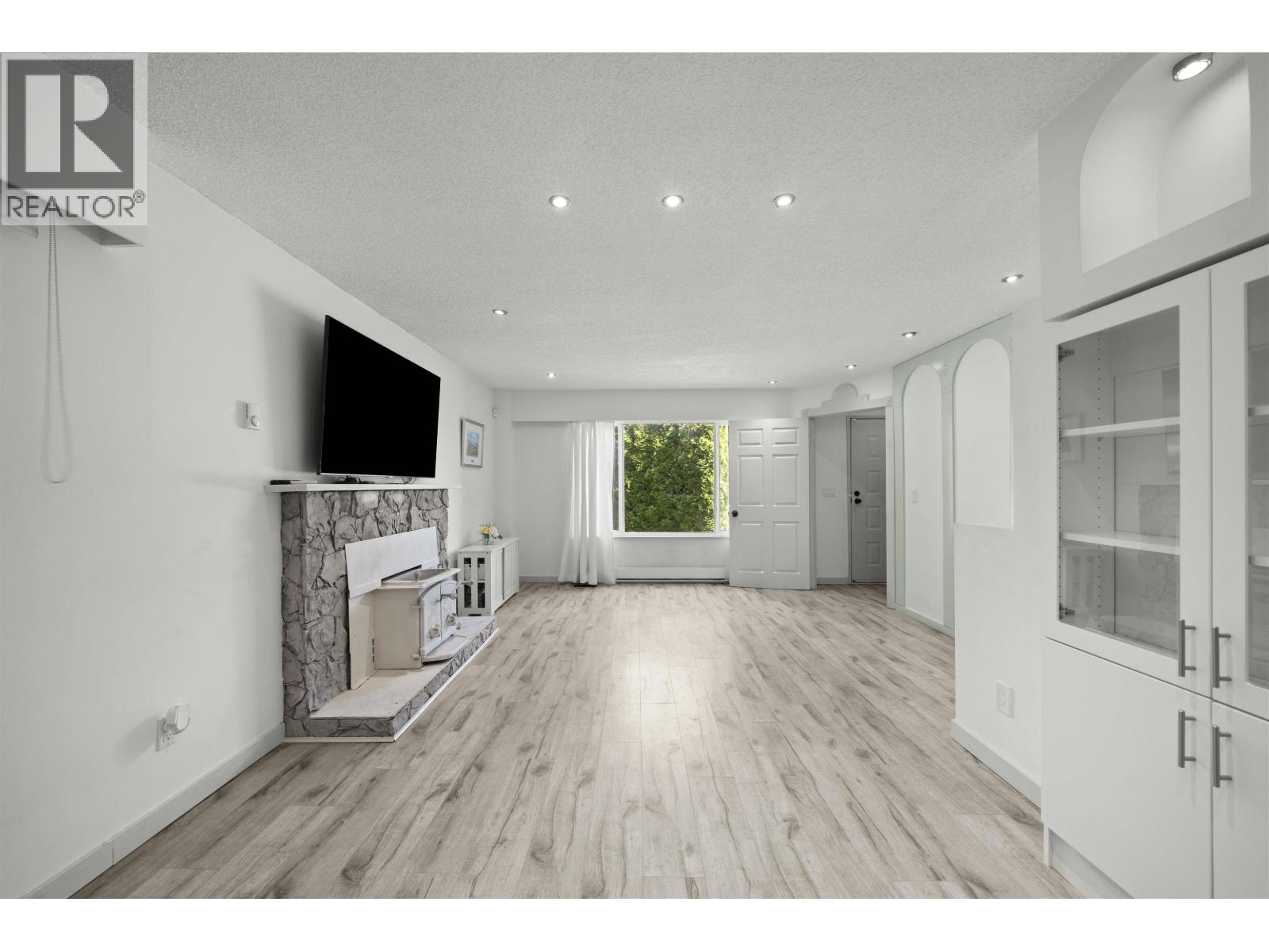 Photo 20 of 8 12123 222 Street, Maple Ridge BC