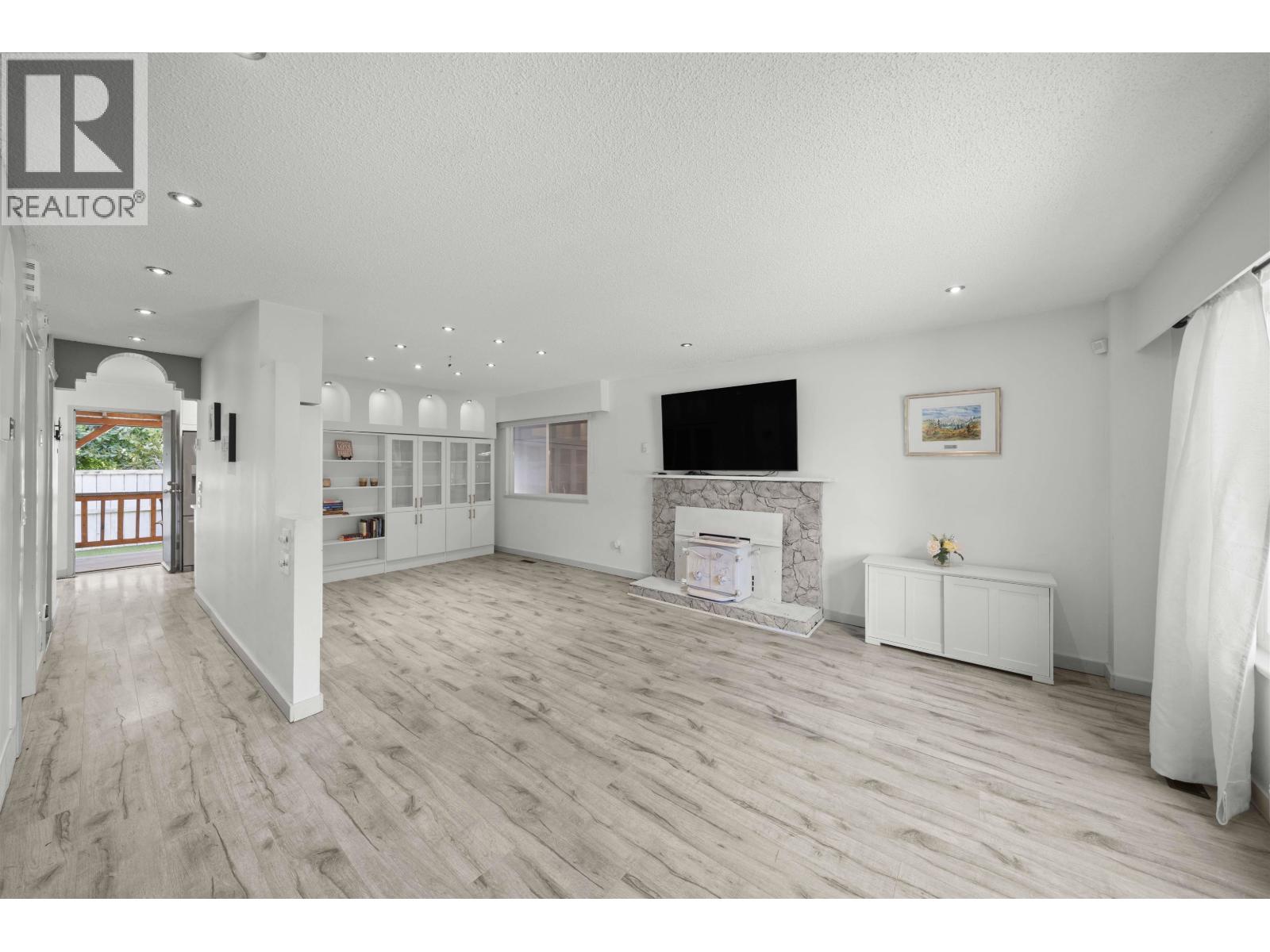 Photo 16 of 8 12123 222 Street, Maple Ridge BC