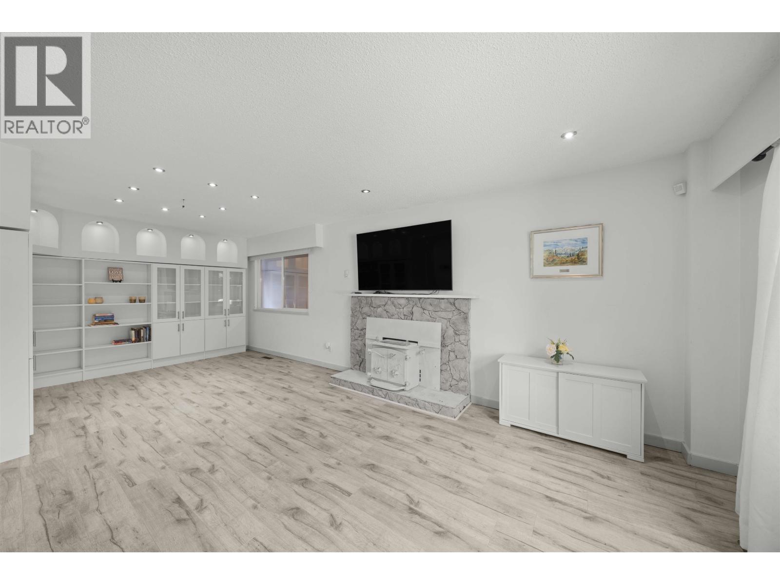 Photo 9 of 8 12123 222 Street, Maple Ridge BC