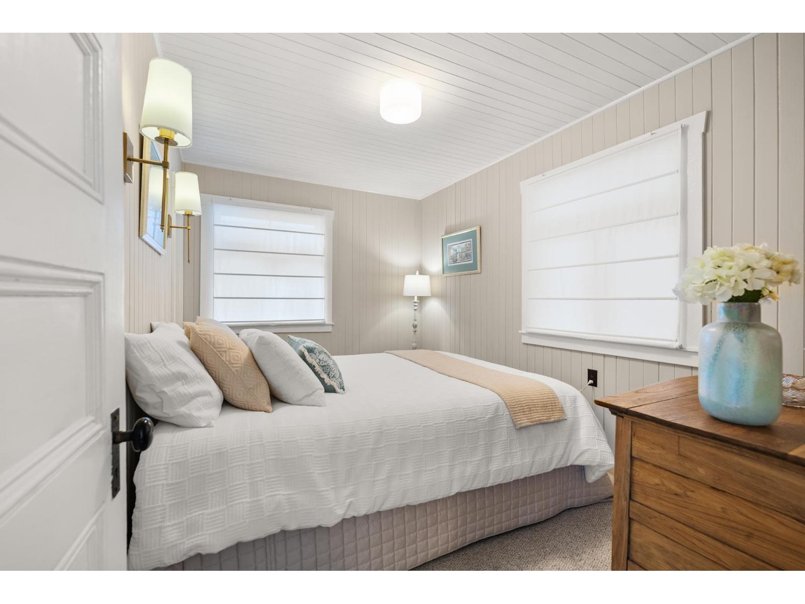 Photo 11 of 3009 Mcbride Avenue, Surrey BC