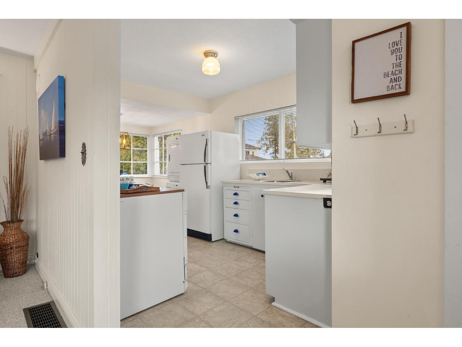Photo 13 of 3009 Mcbride Avenue, Surrey BC