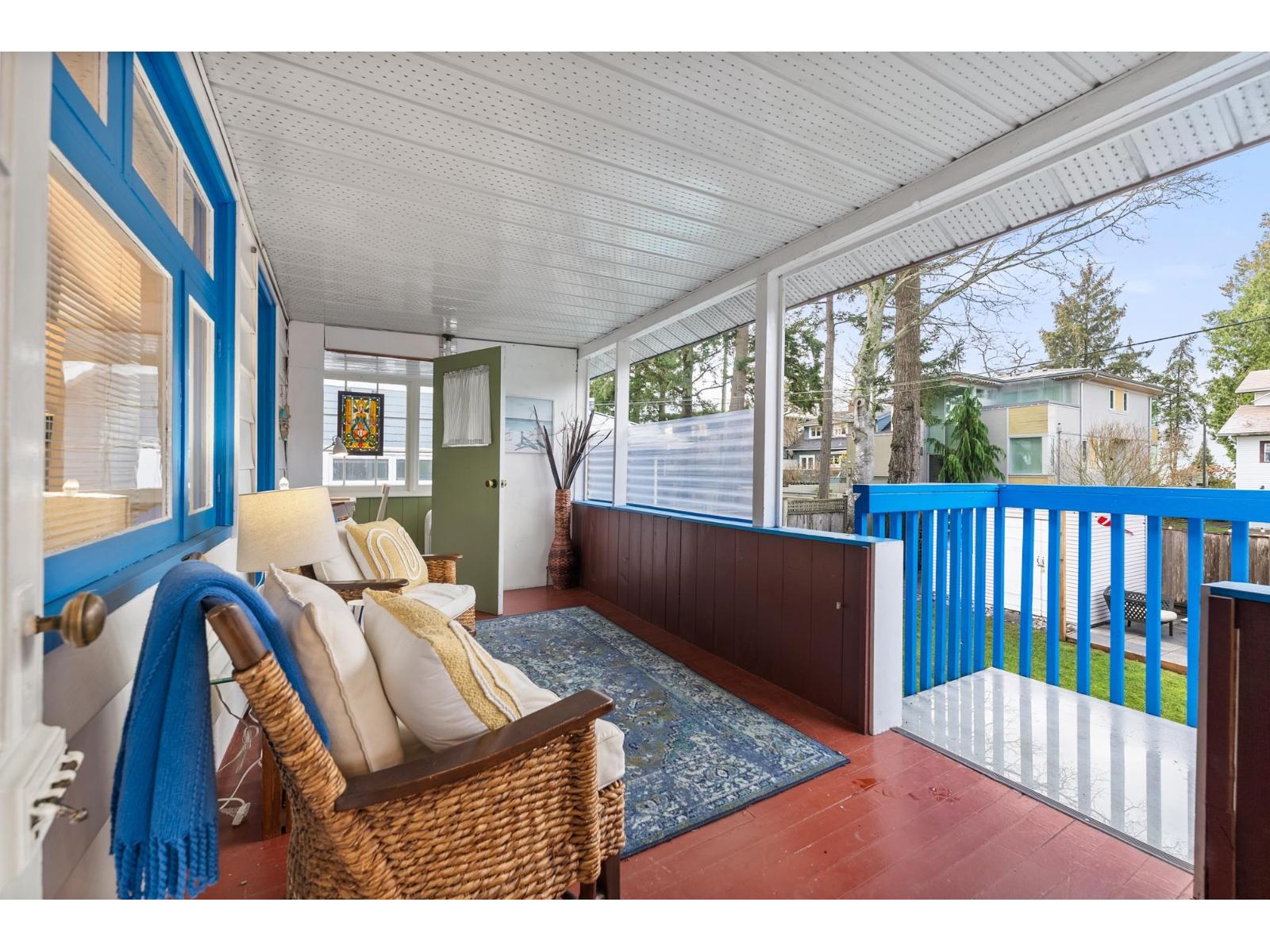 Photo 6 of 3009 Mcbride Avenue, Surrey BC