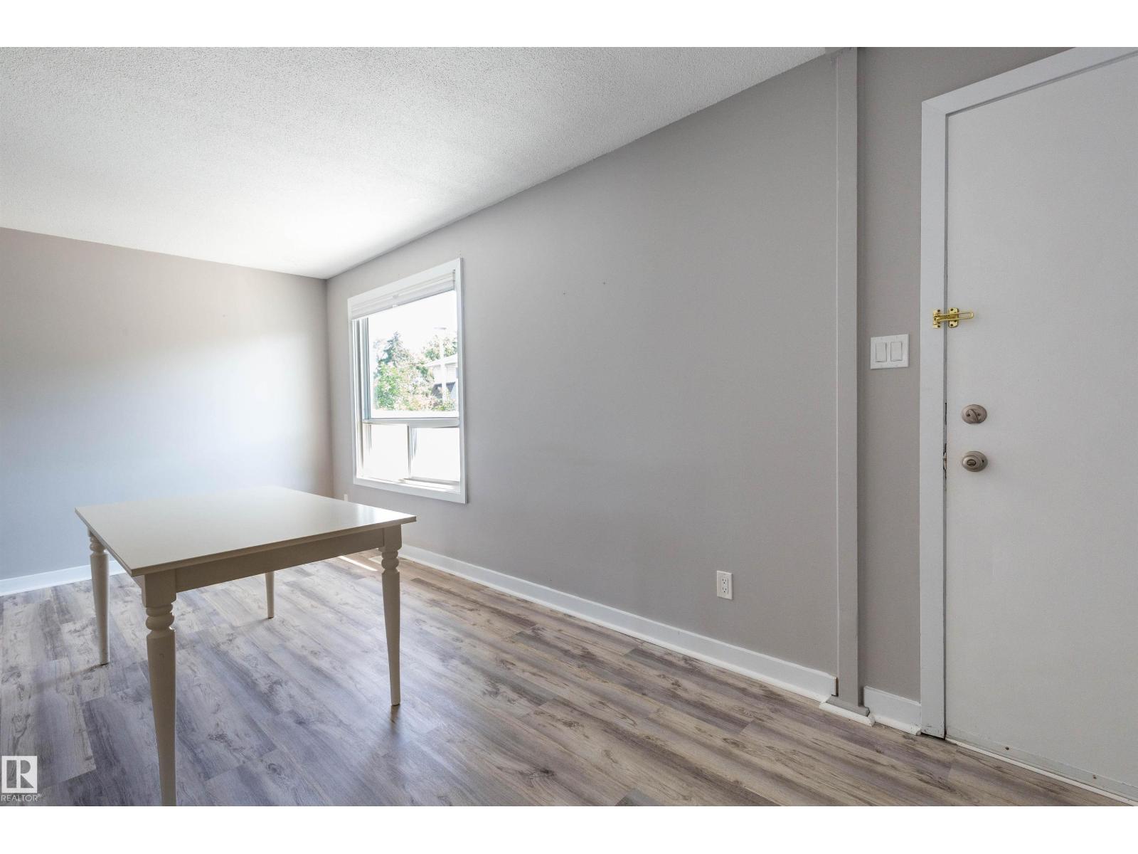 Photo 33 of 211 Dickinsfield Co Nw, Edmonton AB