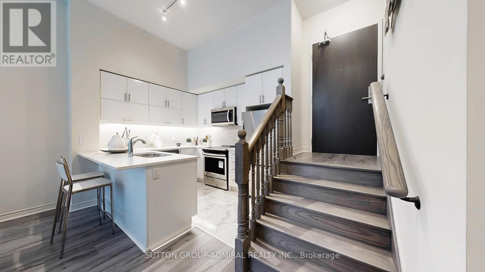Photo 16 of Th 101 39 Annie Craig Drive, Toronto ON
