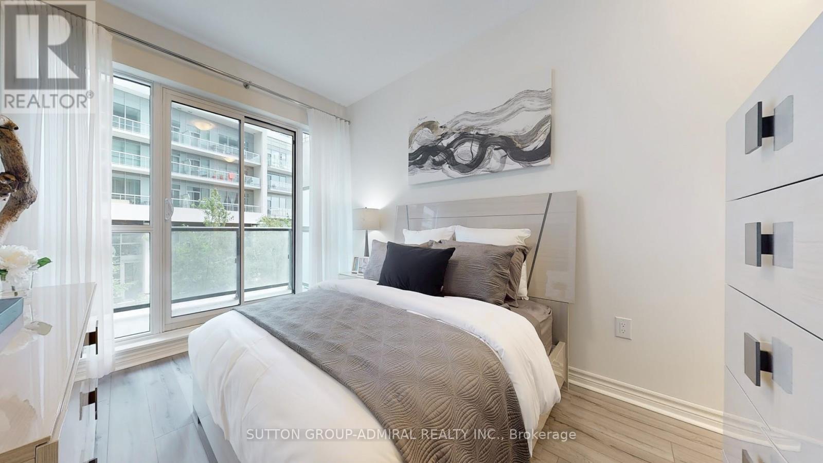 Photo 21 of Th 101 39 Annie Craig Drive, Toronto ON