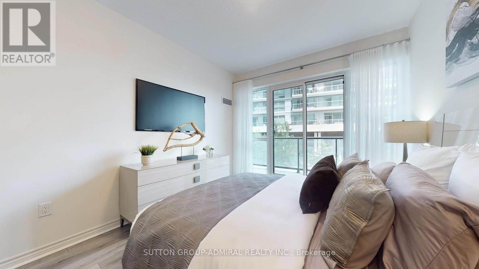 Photo 22 of Th 101 39 Annie Craig Drive, Toronto ON