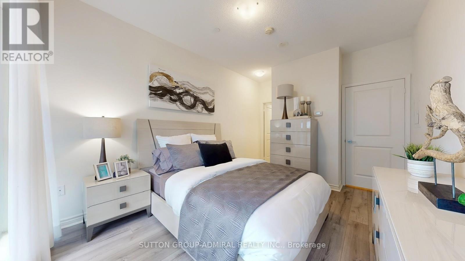 Photo 23 of Th 101 39 Annie Craig Drive, Toronto ON