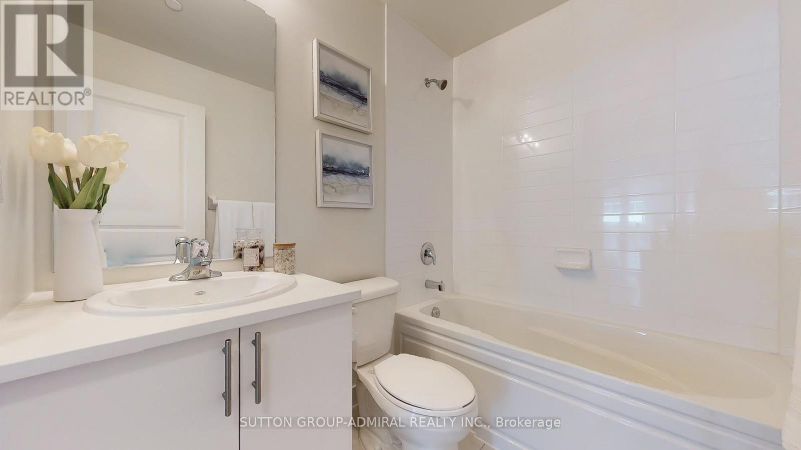Photo 31 of Th 101 39 Annie Craig Drive, Toronto ON