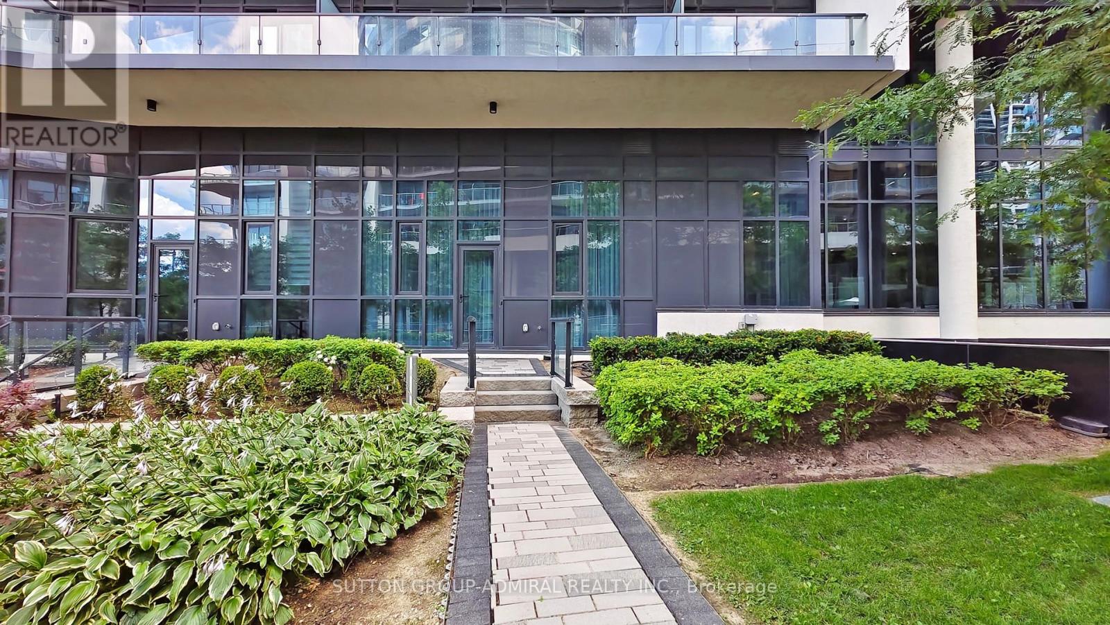 Photo 43 of Th 101 39 Annie Craig Drive, Toronto ON