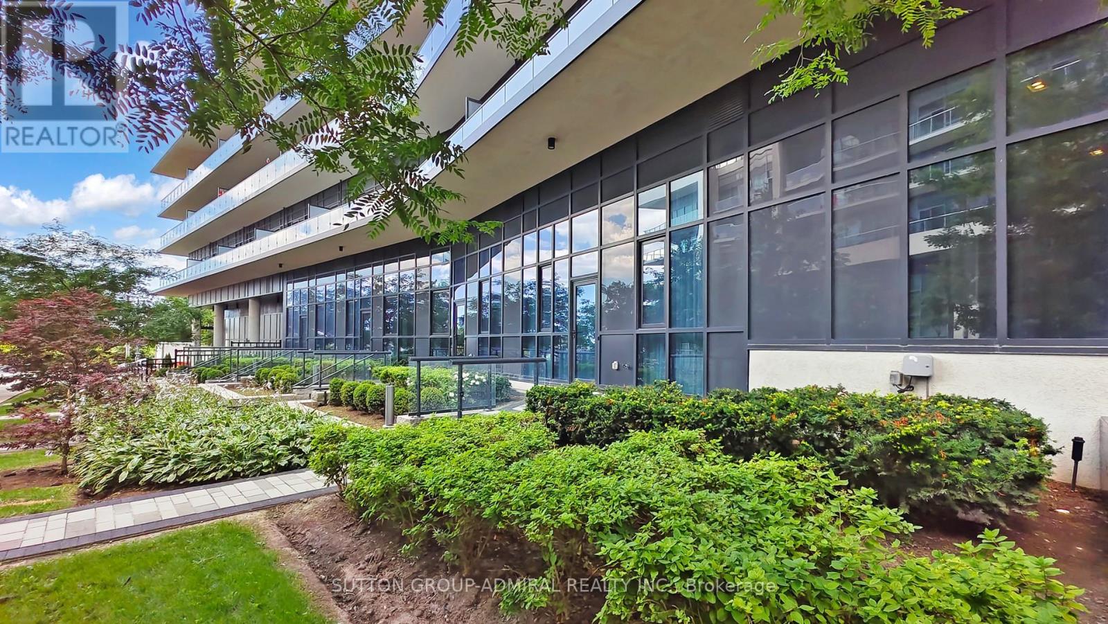 Photo 45 of Th 101 39 Annie Craig Drive, Toronto ON