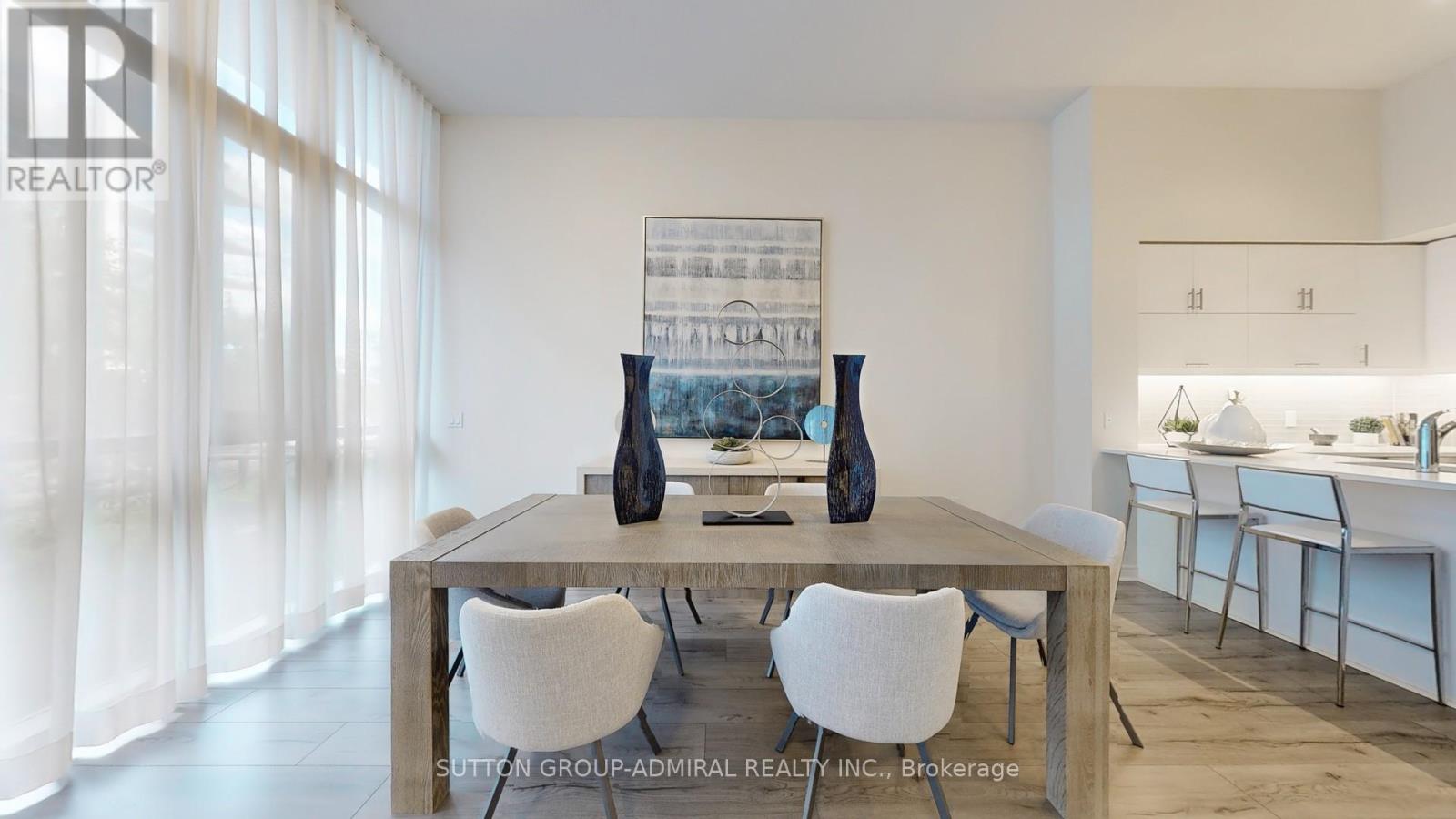 Photo 5 of Th 101 39 Annie Craig Drive, Toronto ON