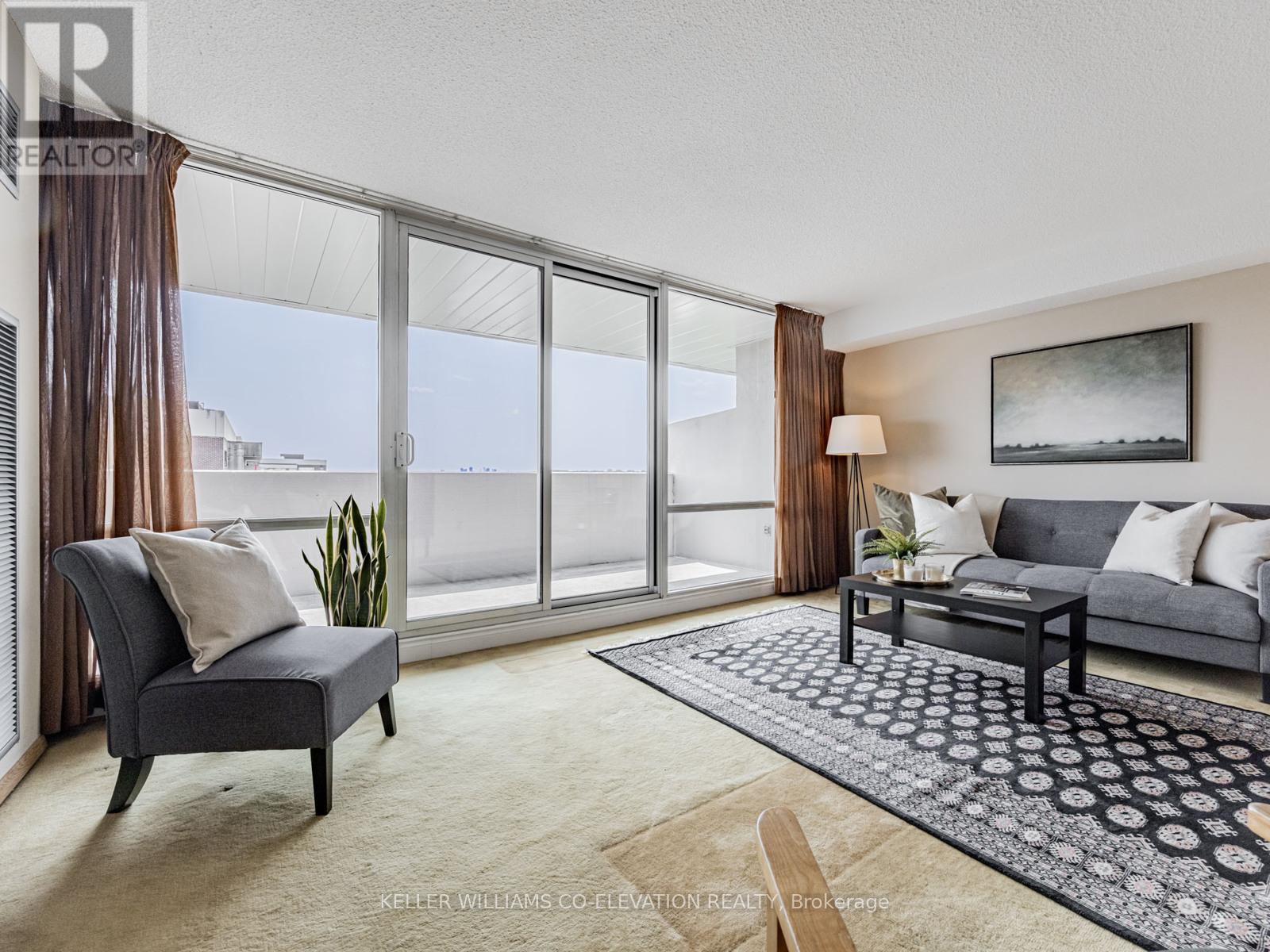 Photo 10 of 2009 270 Scarlett Road, Toronto ON