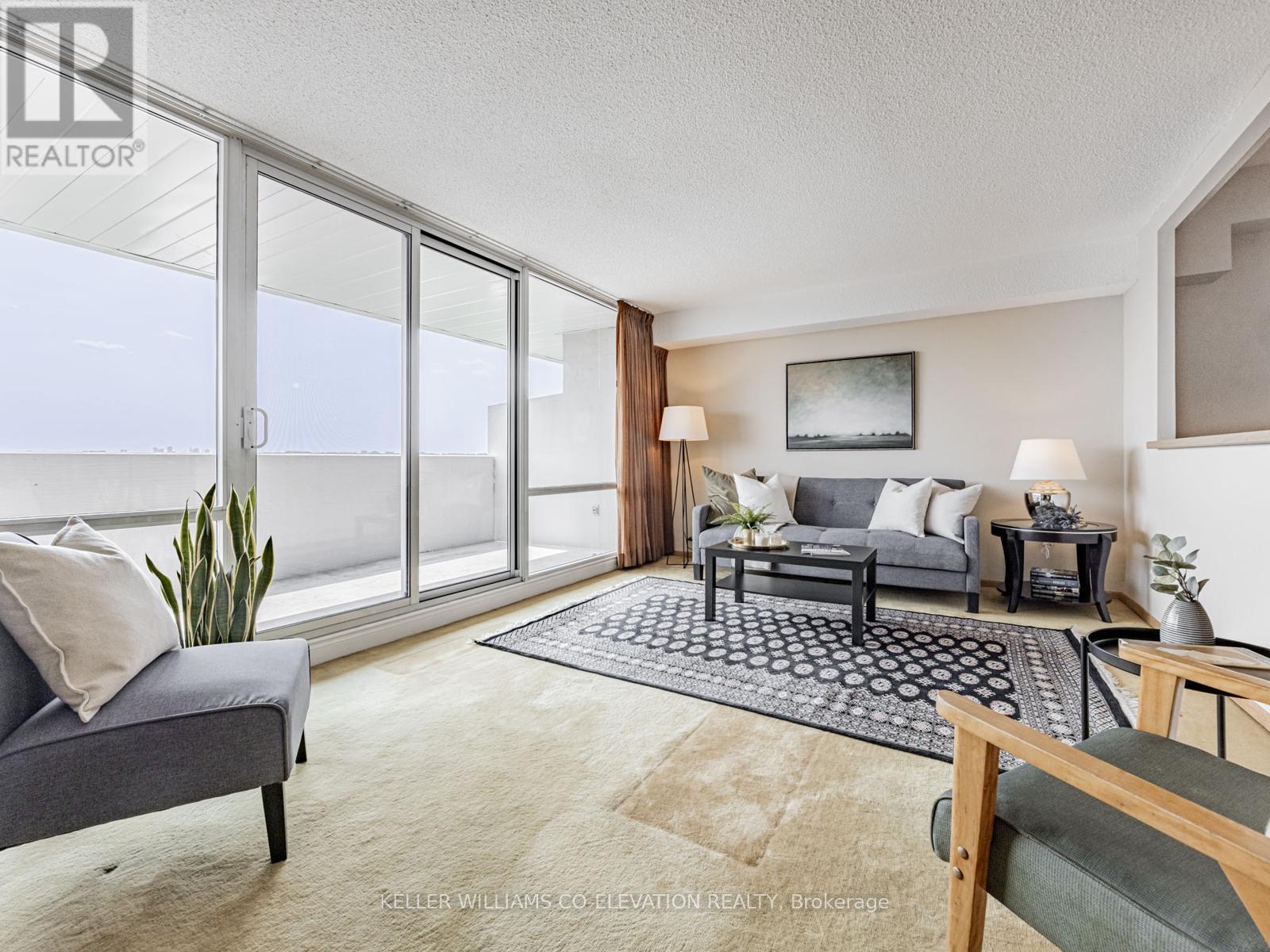 Photo 11 of 2009 270 Scarlett Road, Toronto ON