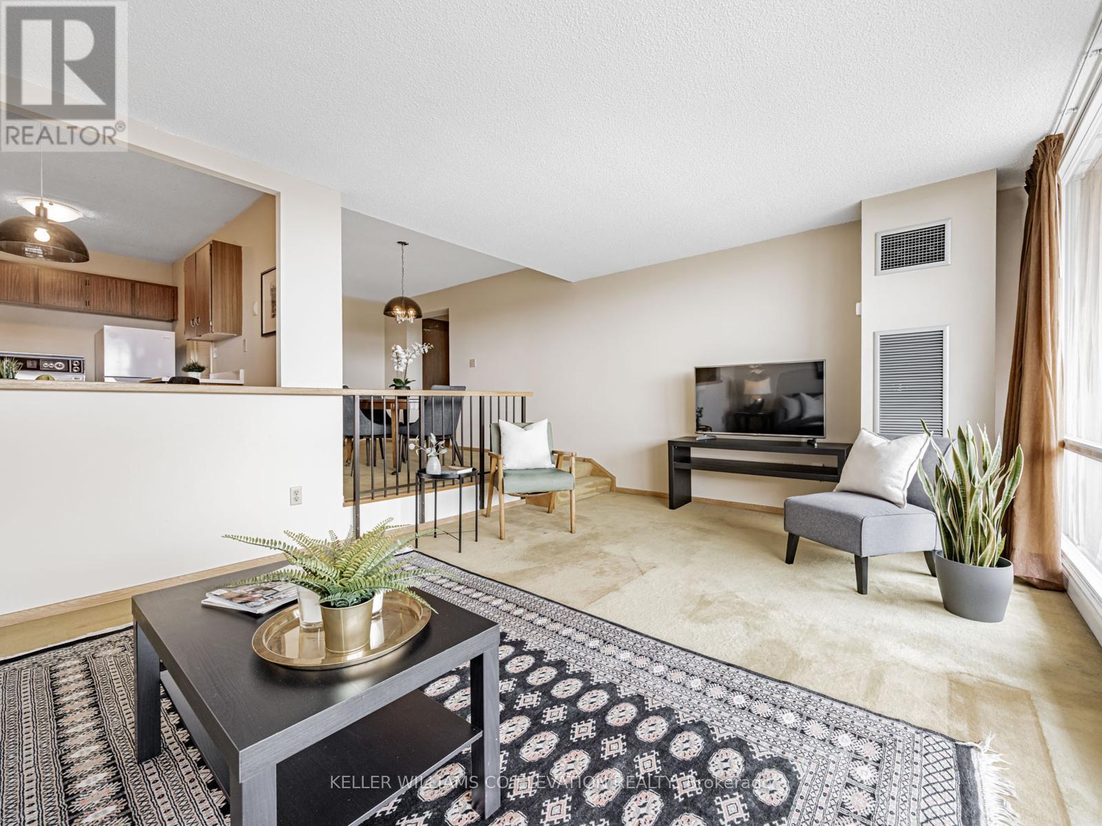 Photo 14 of 2009 270 Scarlett Road, Toronto ON