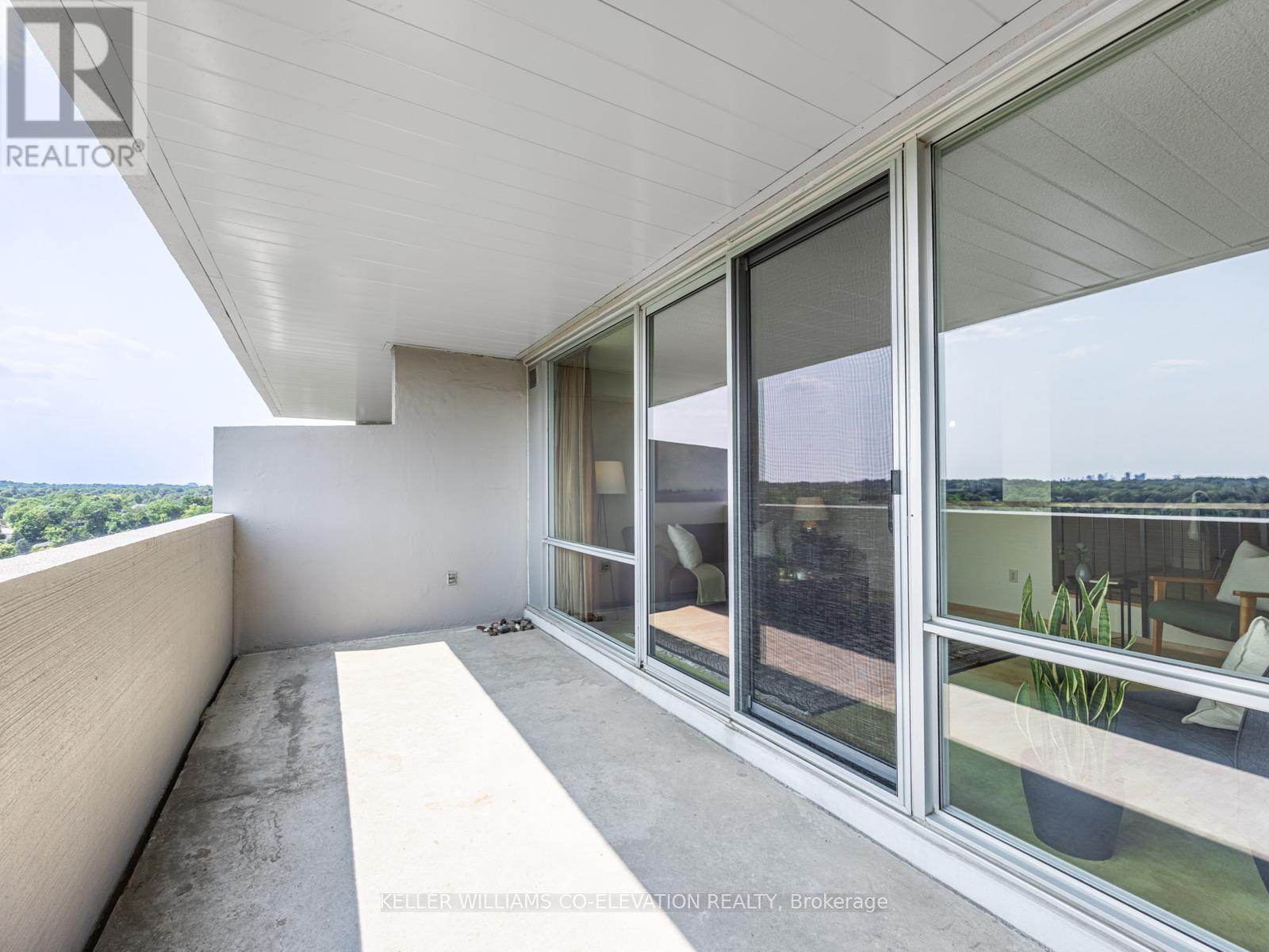 Photo 16 of 2009 270 Scarlett Road, Toronto ON