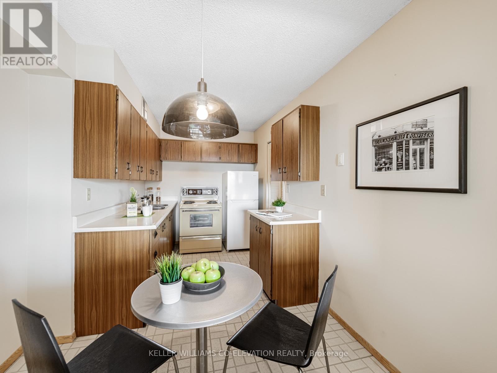 Photo 20 of 2009 270 Scarlett Road, Toronto ON