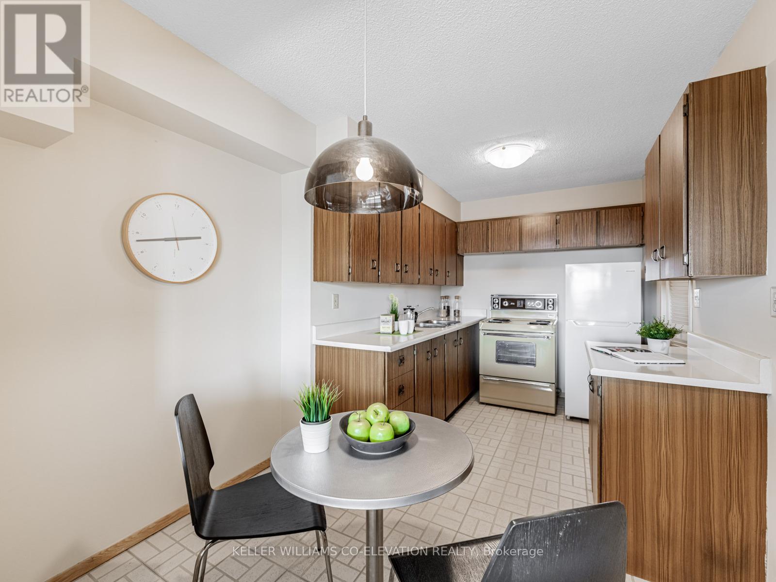 Photo 21 of 2009 270 Scarlett Road, Toronto ON