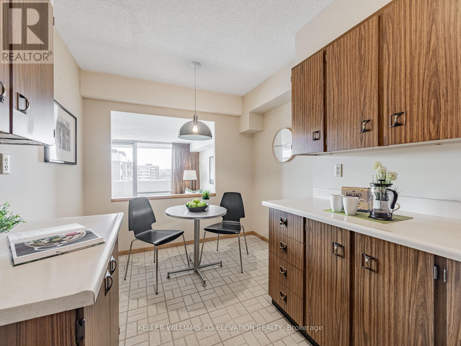 Photo 25 of 2009 270 Scarlett Road, Toronto ON