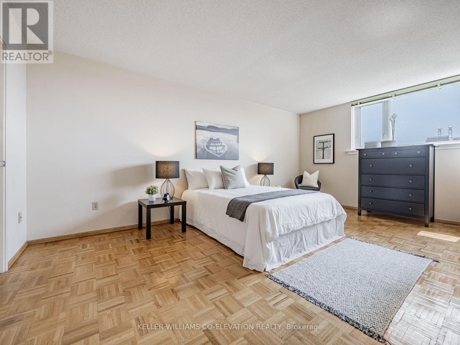 Photo 27 of 2009 270 Scarlett Road, Toronto ON