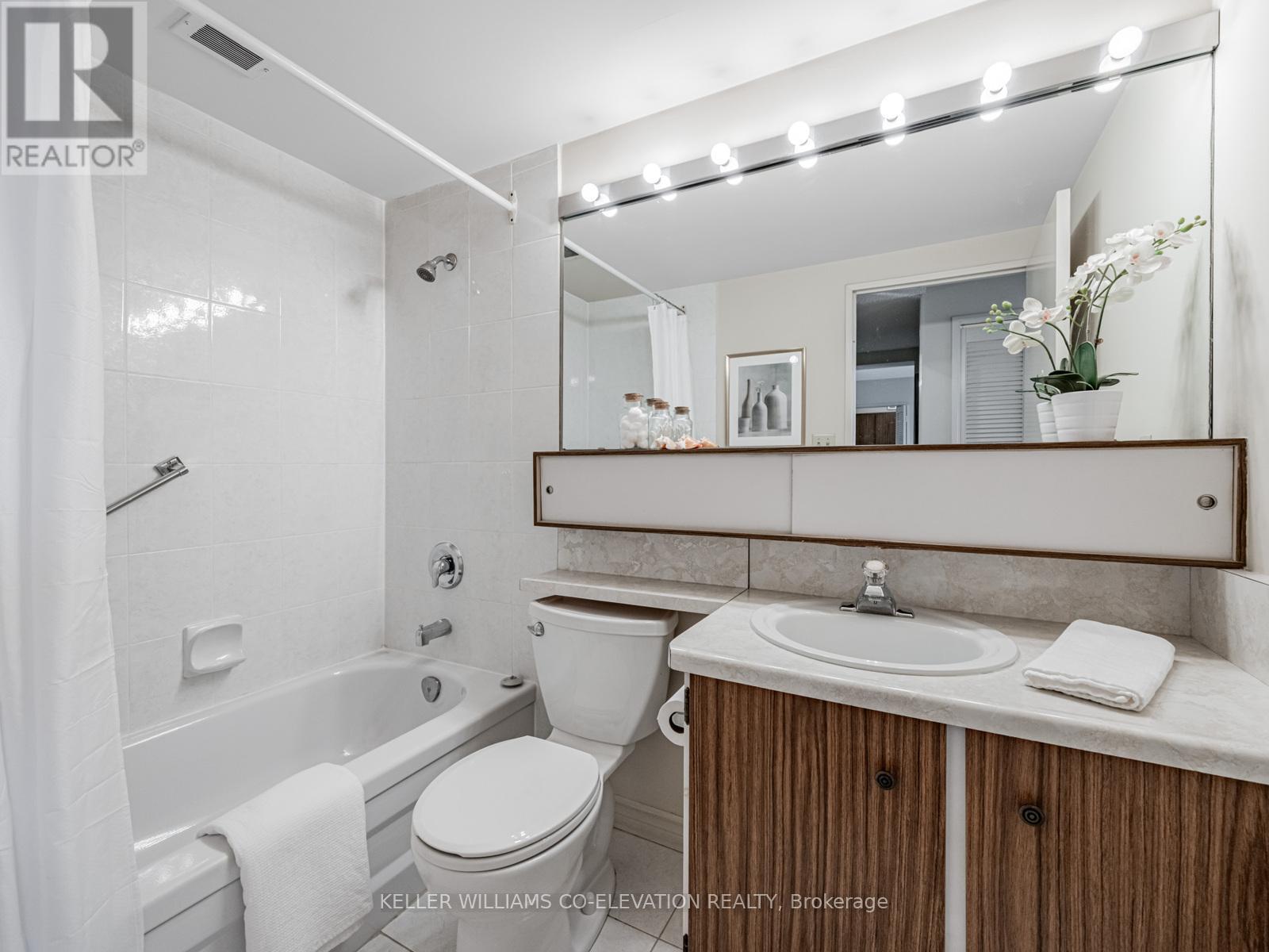 Photo 30 of 2009 270 Scarlett Road, Toronto ON