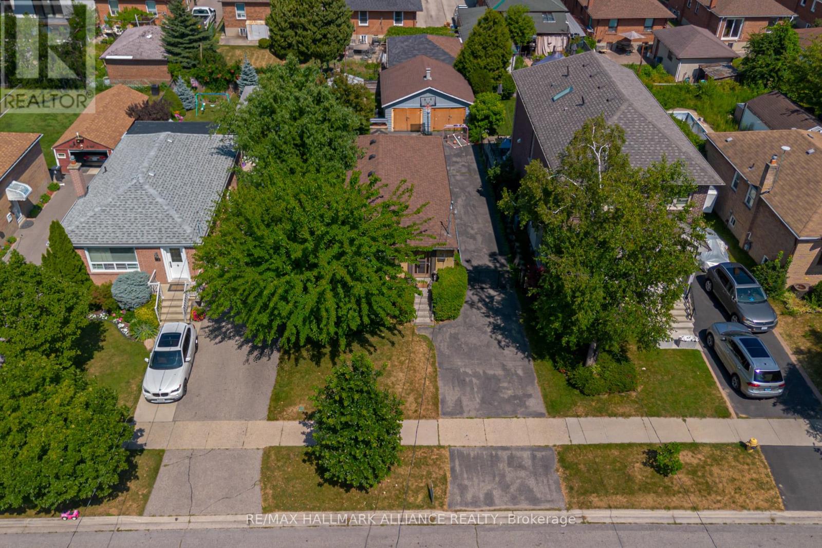 Photo 6 of 43 Trueman Avenue, Toronto ON