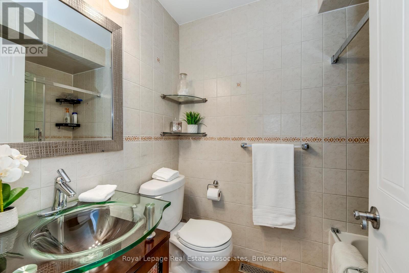 Photo 7 of 516 Ravenstone Court, Mississauga ON