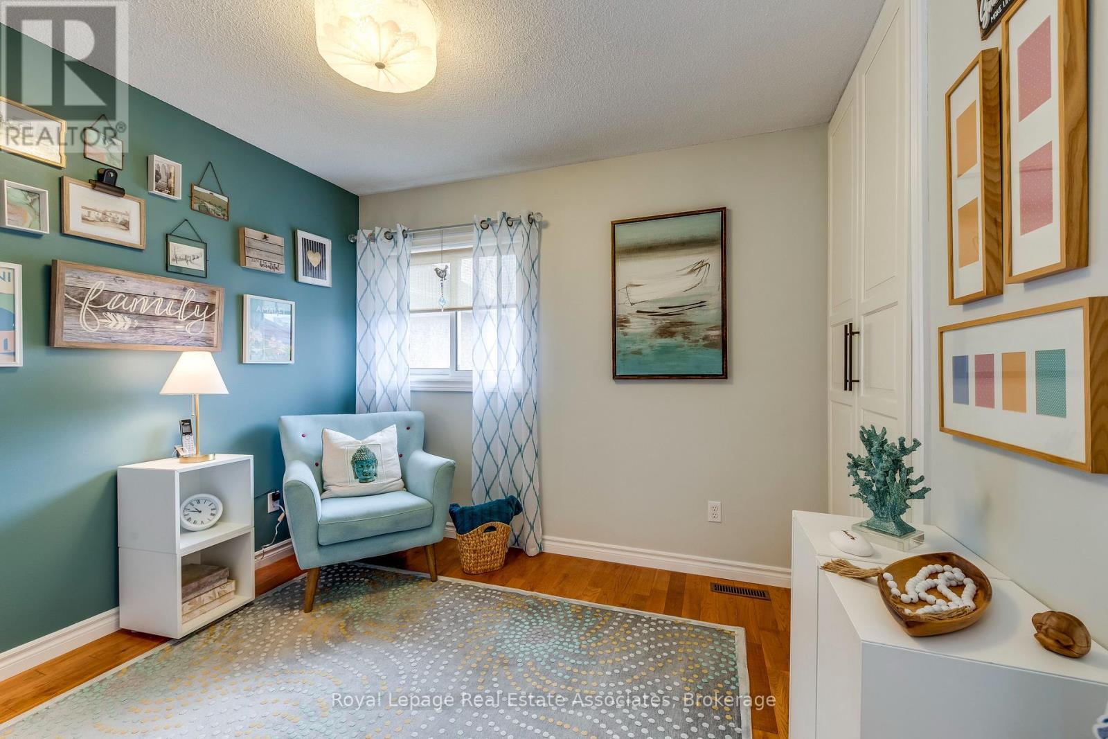 Photo 10 of 516 Ravenstone Court, Mississauga ON