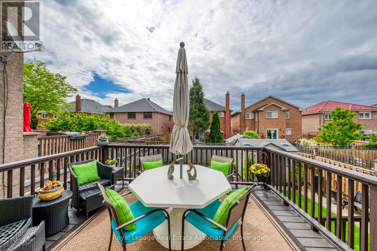 Photo 13 of 516 Ravenstone Court, Mississauga ON