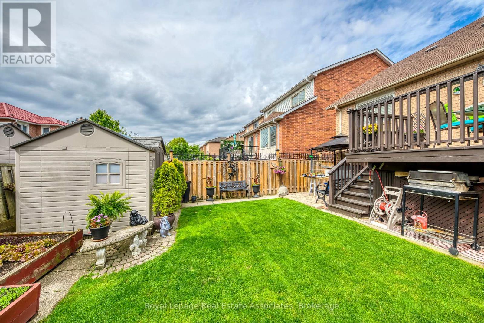 Photo 18 of 516 Ravenstone Court, Mississauga ON