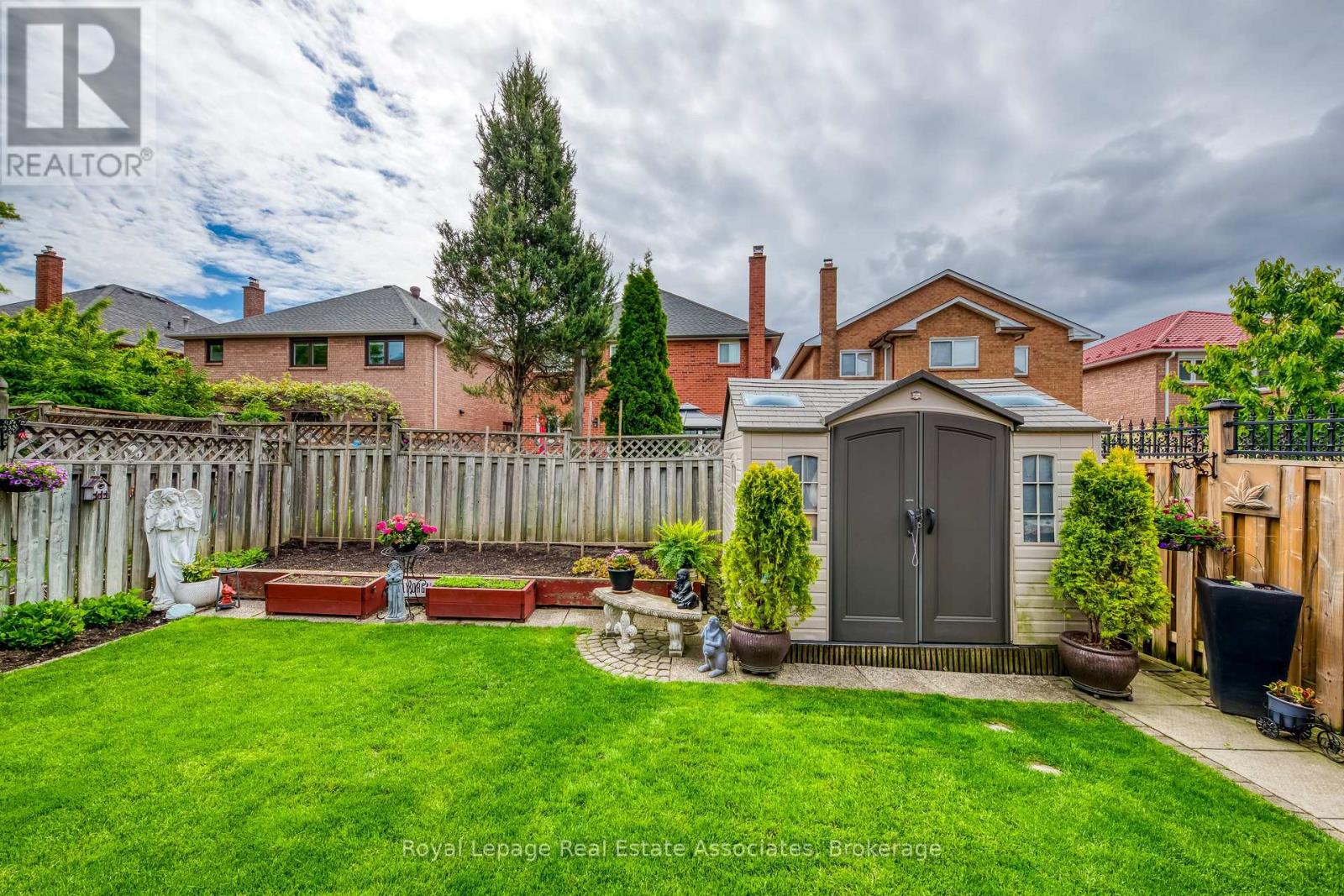 Photo 14 of 516 Ravenstone Court, Mississauga ON