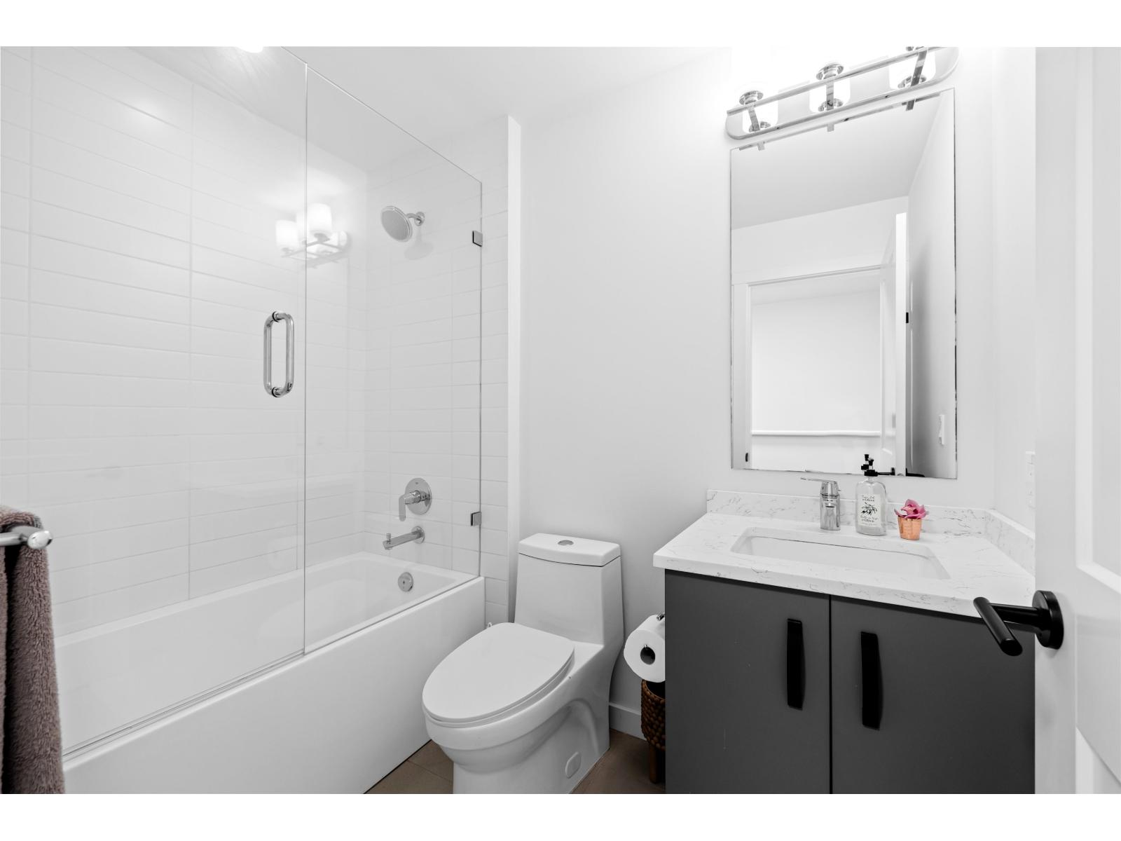 Photo 17 of 22 5945 176 A Street, Surrey BC