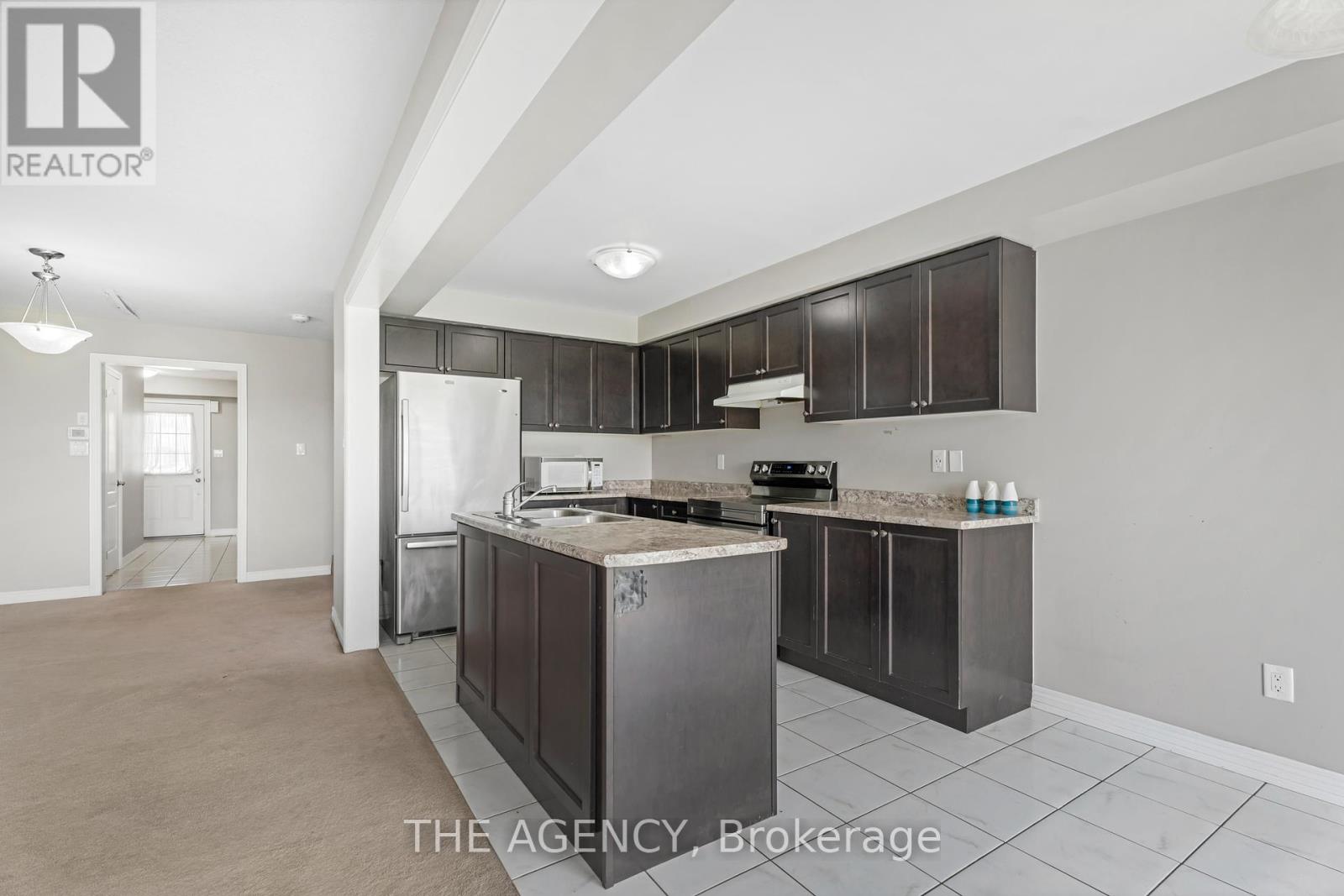 Photo 12 of 42 570 Linden Drive, Cambridge ON