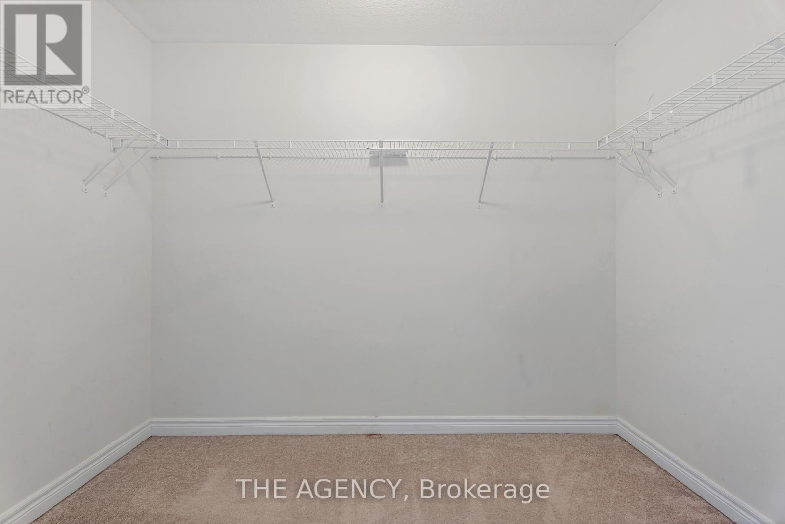 Photo 15 of 42 570 Linden Drive, Cambridge ON