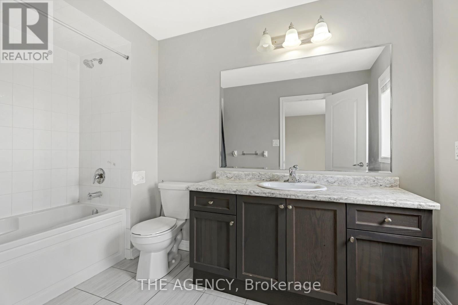 Photo 16 of 42 570 Linden Drive, Cambridge ON