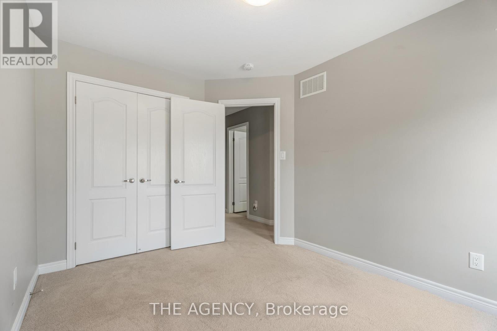 Photo 18 of 42 570 Linden Drive, Cambridge ON