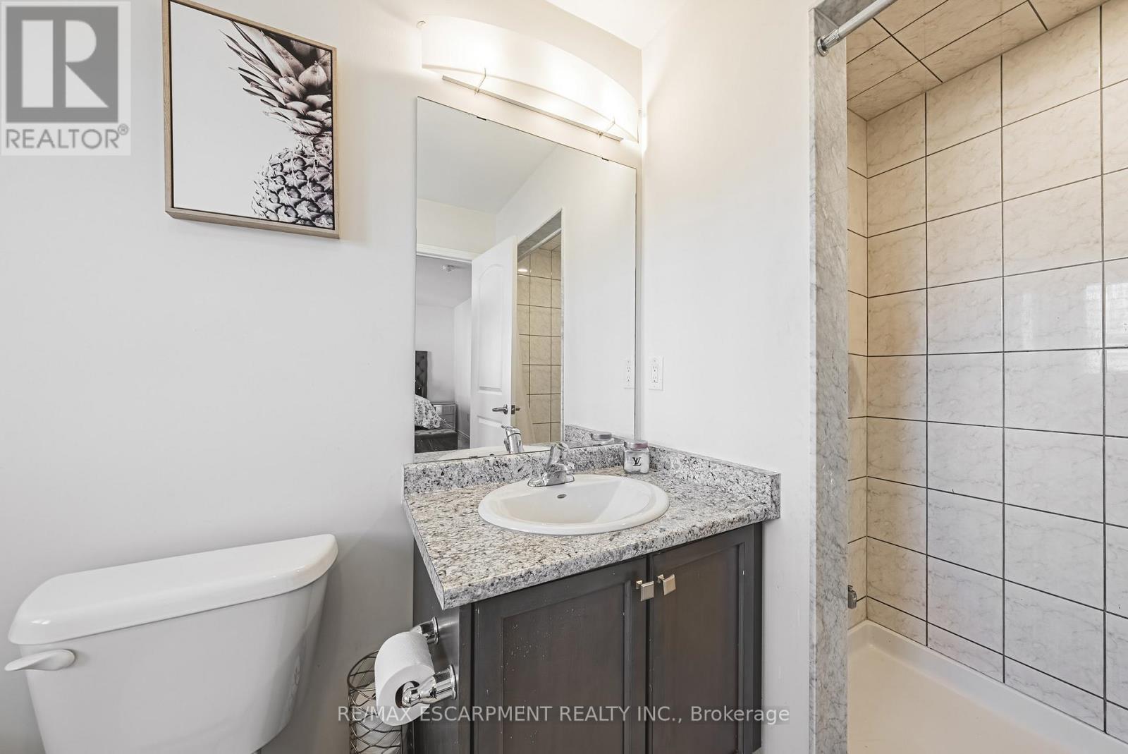 Photo 4 of 11 Mcwatters Street, Hamilton ON