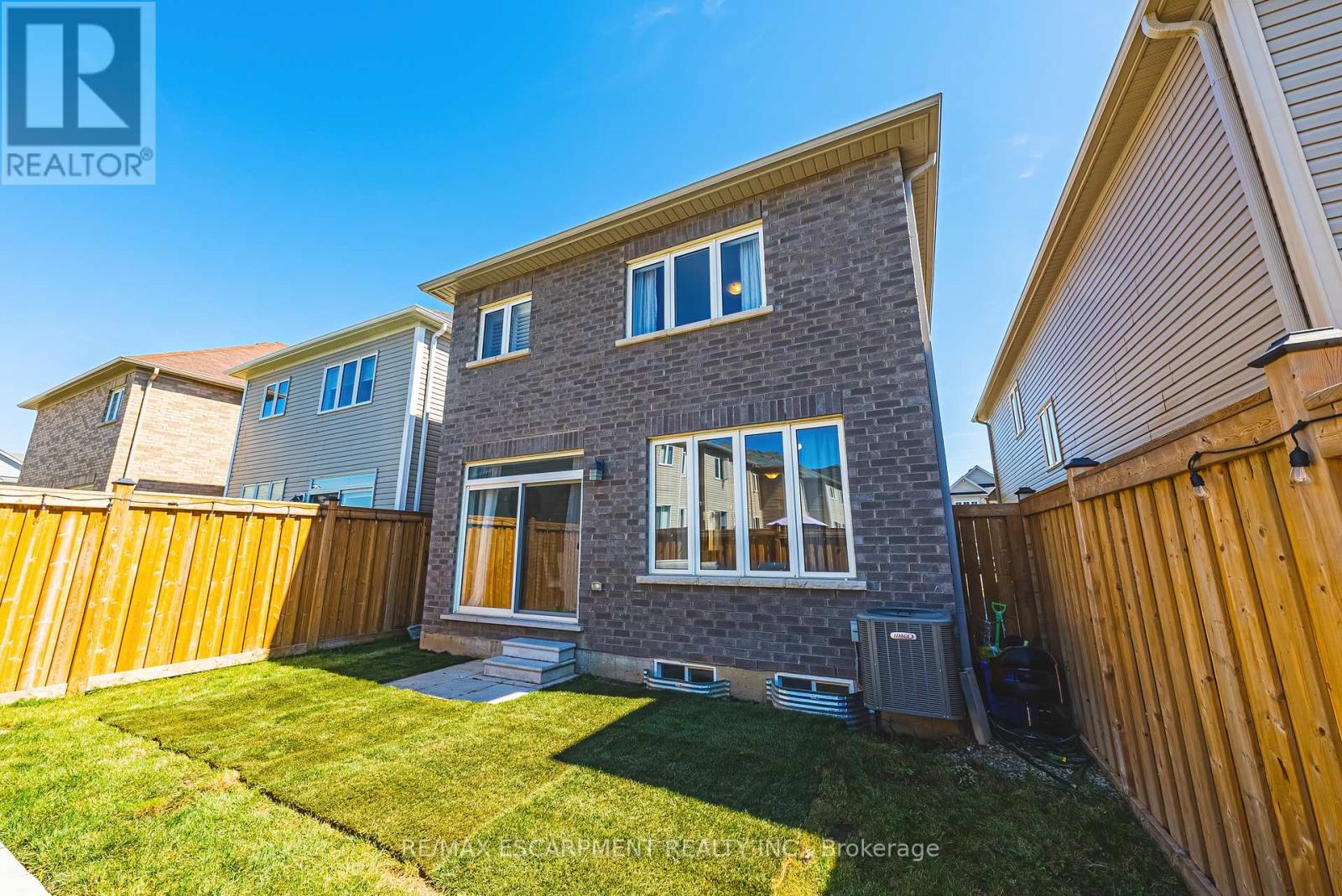 Photo 33 of 11 Mcwatters Street, Hamilton ON