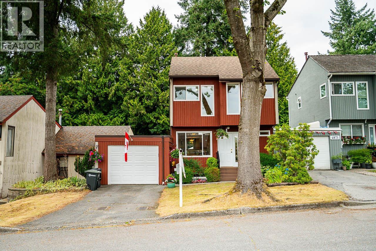 Photo 3 of 4863 Hickory Court, Burnaby BC