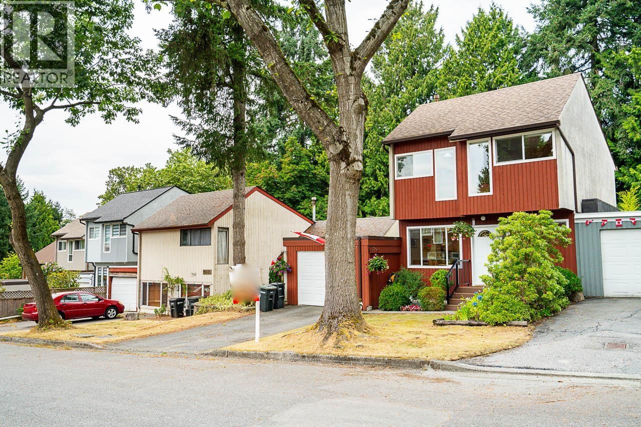 Photo 2 of 4863 Hickory Court, Burnaby BC