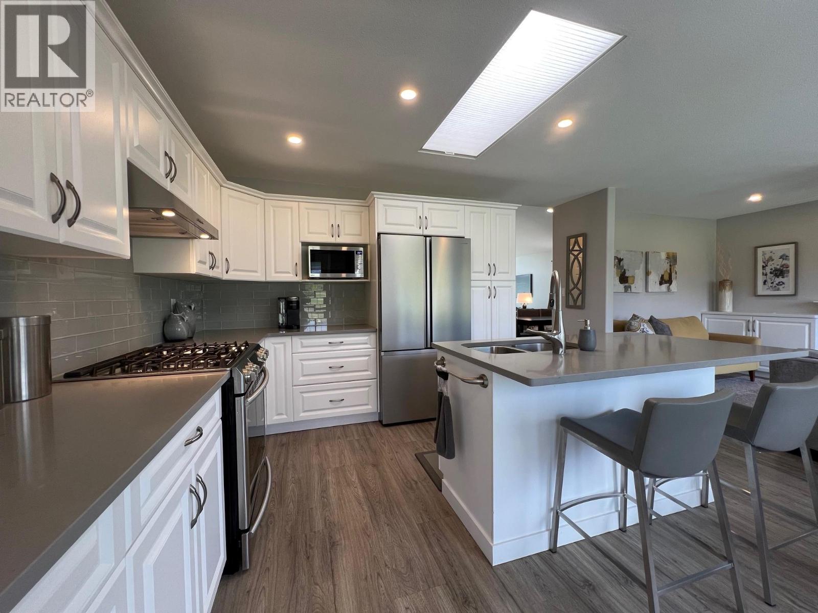 Photo 7 of 642 6th Avenue, Vernon BC