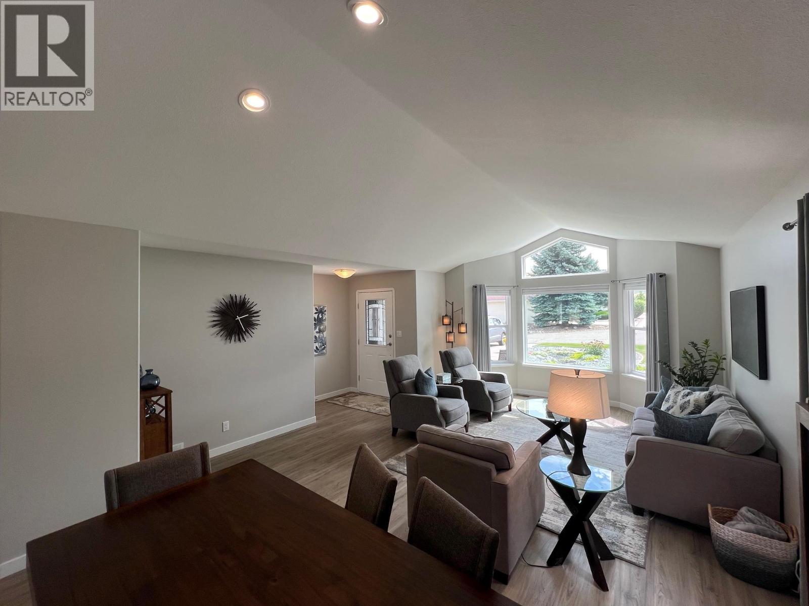 Photo 5 of 642 6th Avenue, Vernon BC