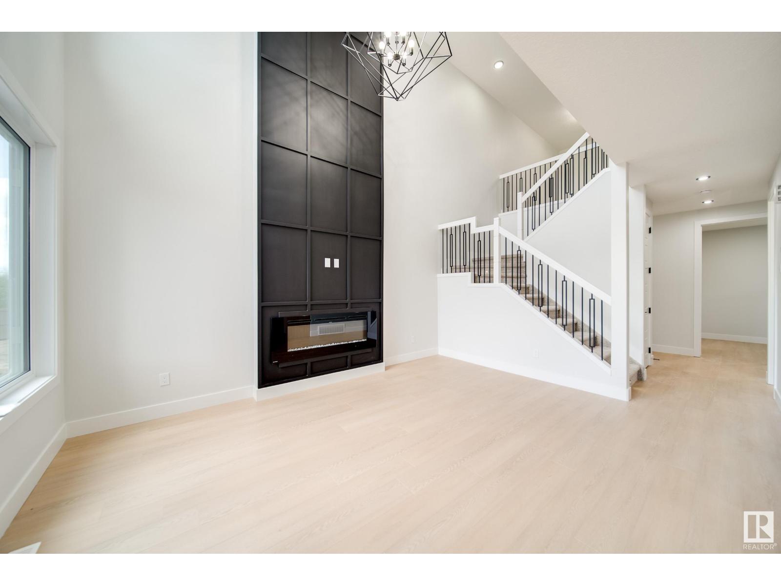 Photo 2 of 8824 183 Av Nw, Edmonton AB