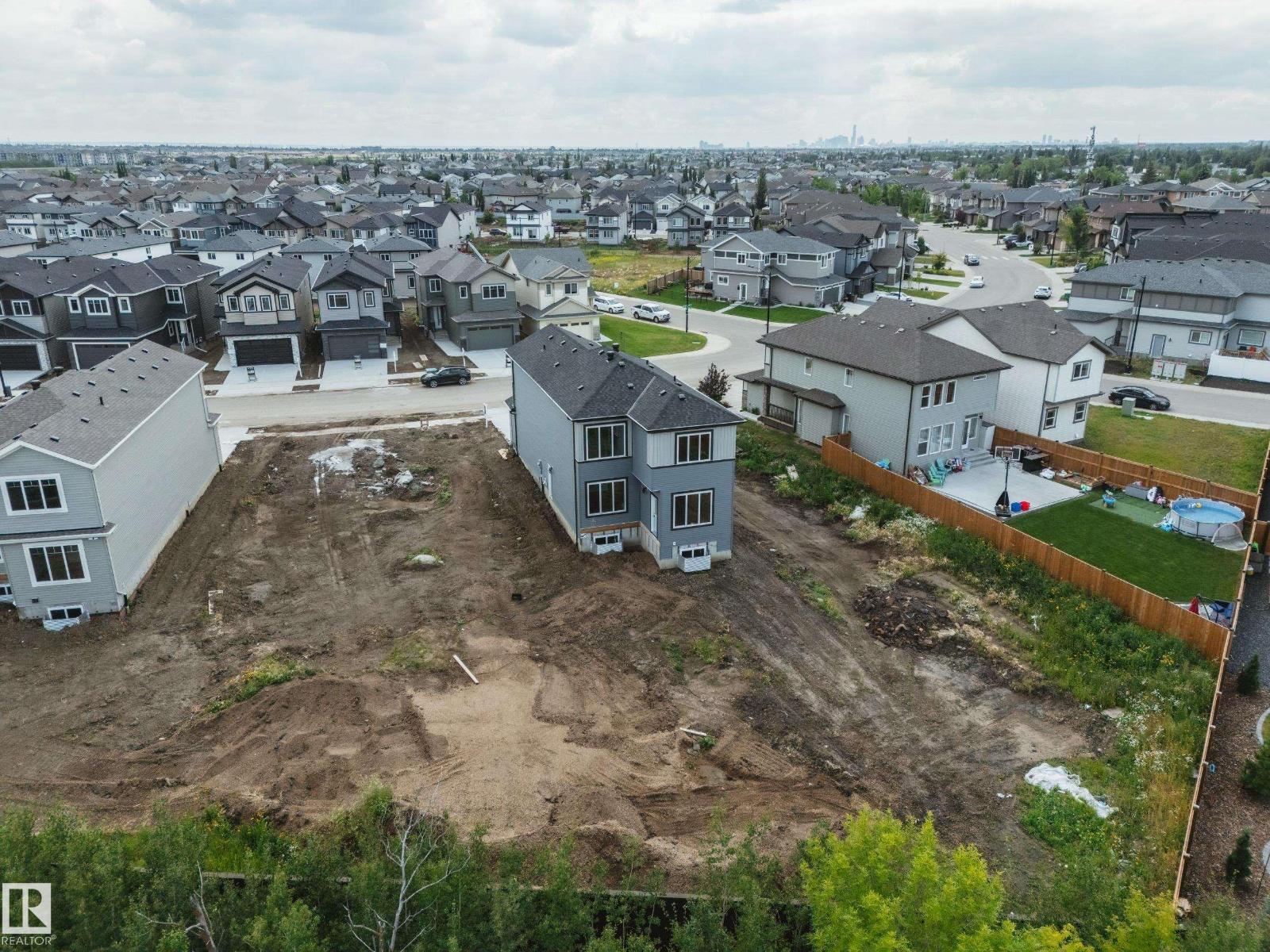 Photo 9 of 8824 183 Av Nw, Edmonton AB