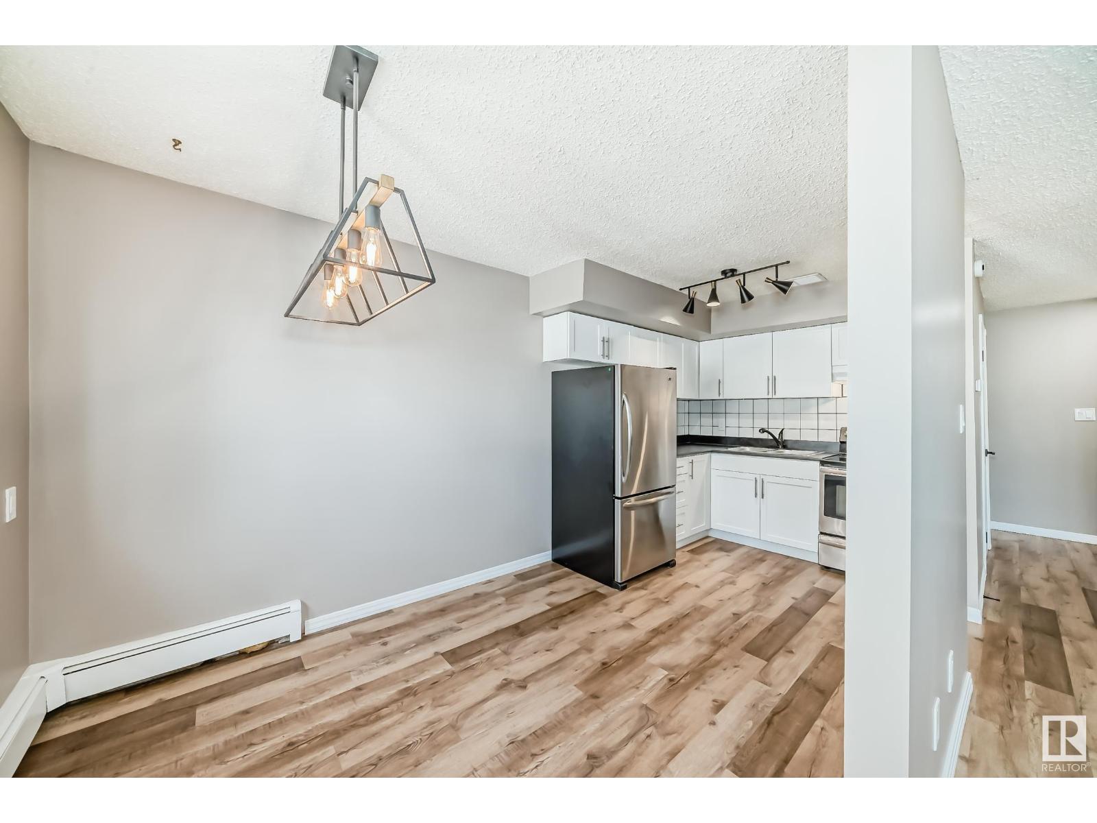 Photo 10 of 112 16340 109 St Nw, Edmonton AB